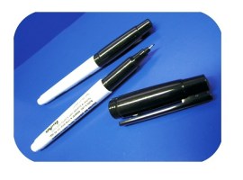 CANETA PARA MARCAÇÃO PERMANENTE RESISTENTE À SOLVENTES